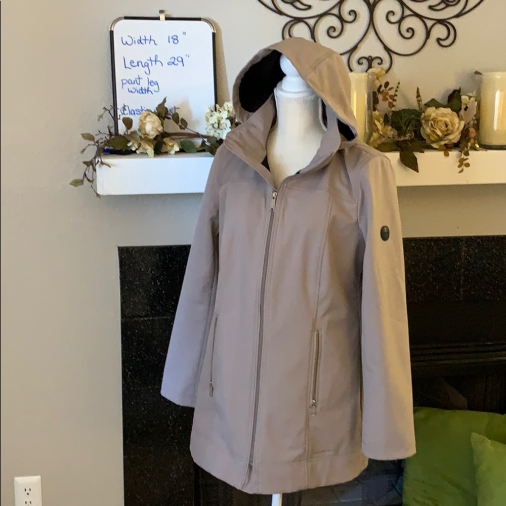 Taupe ladies jacket EUC 💋pick 3 w/lips for $20 💋